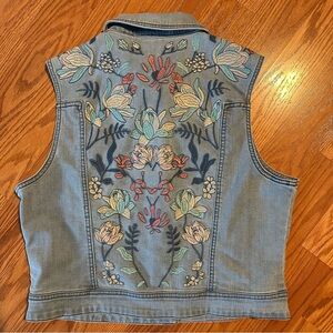 Tribal Jeans Embroidered light wash Denim Vest with Floral Design size XS
